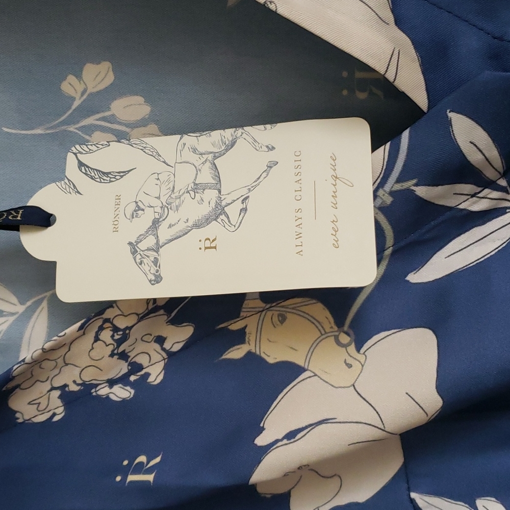 Dress - Picture 3 of 5